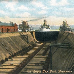 Carte postale Vue précoce de la cale sèche vide, Bremerton, WA. aa6