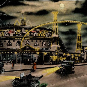 Postal con vista a la luz de la luna del paseo oriental en Revere Beach, MA. Y2