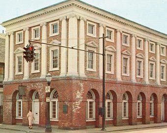 Postcard View of Chamber of Commerce, Newport RI Old Market Place   B9
