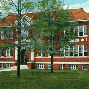 Ansichtkaart Early View van de middelbare school in Bennettsville, SC. P5