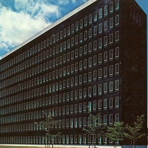 Vue de carte postale du Corning Glass Center à Corning, NY. P2