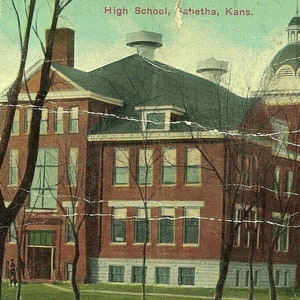 Ansichtkaart Vroege weergave van de middelbare school in Sabetha, KS. P5