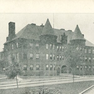 Postcard Antique View of High School in Lynn, MA. P4