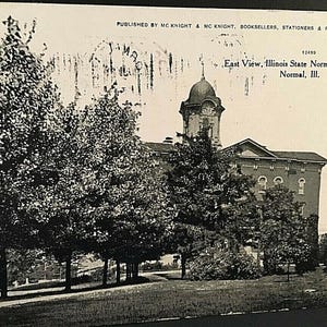 Cartão postal com vista leste da Universidade Estadual de Illinois, Normal University, Normal, IL. U4