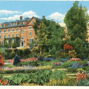 Postcard Early View of Chapin House, Smith College in Northampton, MA. P5