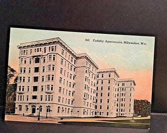 Cartão postal do início de 1900, vista dos apartamentos Cudahy em Milwaukee, WI X5