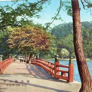 Ansicht der Brücke über den See in Uji, Japan. L1