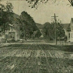 Cartão postal antigo de 1912, vista da Depot Street em Johnson, VT. R7