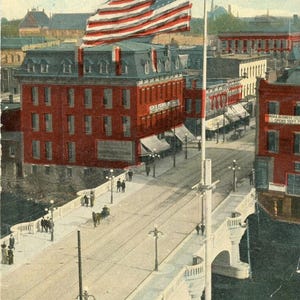 Postkarte 1914 Ansicht von ""Old Glory"" wehend über Aurora, IL, Stadt der Lichter ." L1