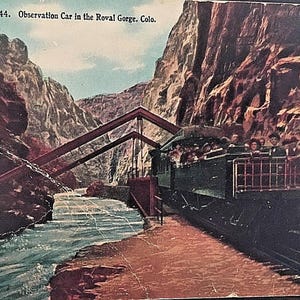 Cartolina con vista colorata a mano di un vagone panoramico sulla Royal Gorge, CO W5