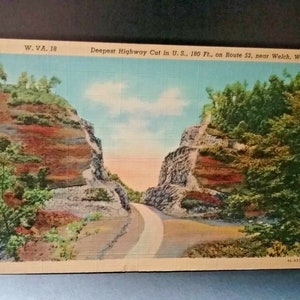 Postcard Deepest Highway Cut en Estados Unidos, en Rte,52 cerca de Welch, Virginia Occidental
