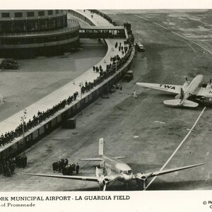 Carte postale RPPV Vue d'avions de ligne à l'aéroport municipal de New York, La Guardia Field.