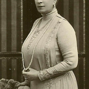 Postcard RPPC Queen Mary, por Russell & Sons Photographers. R4