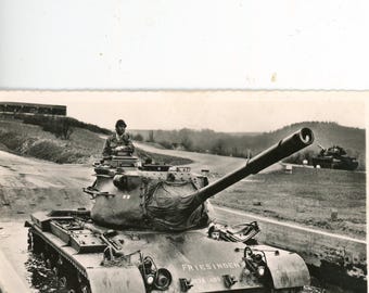 Postal con fotografía real de un soldado alemán manejando un tanque en la Segunda Guerra Mundial, Alemania. B6