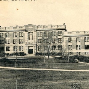 Cartão-postal: Vista inicial da Escola Normal Estadual em New Paltz, Nova York. K5