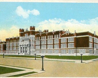 Postcard Early View of High School & Junior College in Hibbing, MN. W5