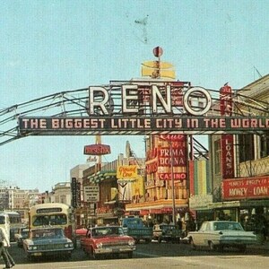 Carte postale Early View of Reno Arch sur Virginia Street, Reno, NV. P2