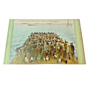 Carte postale Vue précoce des passagers à bord d'un navire au départ de Nome. De l'Alaska à Seattle, Washington.