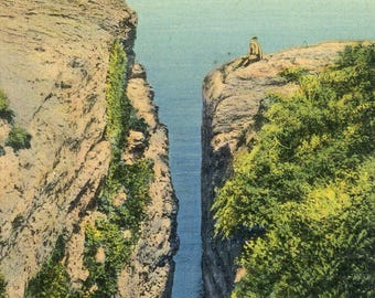 Vintage Postcard: View of Purgatory Bluffs Newport RI   B9