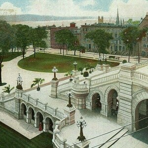 Postcard Early View of Grand Staircase & Capitol Grounds in Albany, NY. N6
