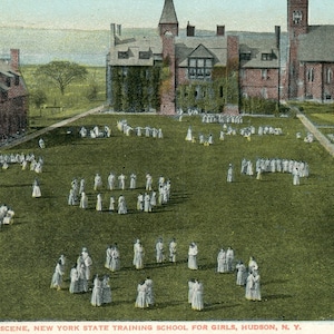 Cartão Postal Vista Antecipada da Escola Estadual de Treinamento para Meninas de NY, Hudson, NY.  Z2