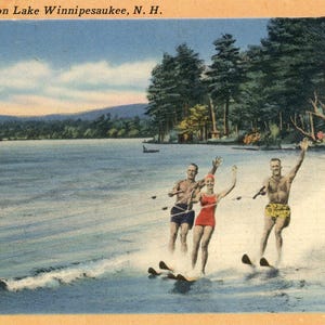 Postkarte Frühe Ansicht von Wasserski fahrend auf dem See Winnipesaukee, NH.   Z1