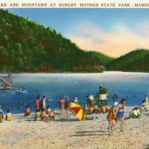 Carte postale Vue précoce de la plage, du lac et des montagnes au parc d'État Hyngry Mothers, Marion, Virginie.  Z5