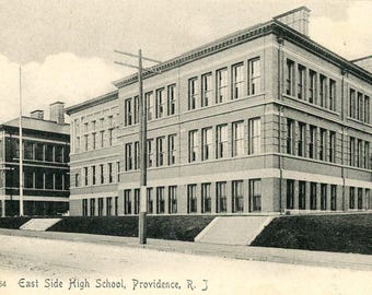 Postal antigua con vista de la escuela secundaria East Side, Providence, Rhode Island. A8