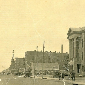 Postkarte Frühe Ansicht der dritten Straße in Yankton, SD. L8