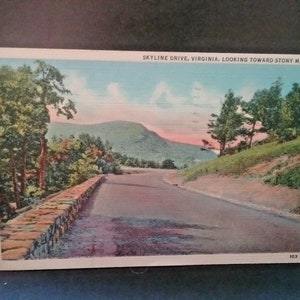 Postcard Skyline Drive, mirando hacia Stony Man Peak, Virginia
