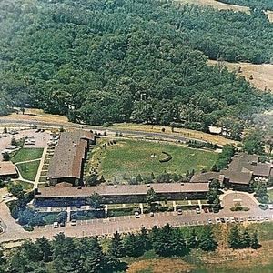 Vista aérea de postal de Wilson Lodge en Wheeling, Virginia Occidental. U9