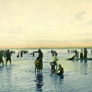 Vista temprana de la playa para bañarse en Sylvan Beach, Nueva York. Z3