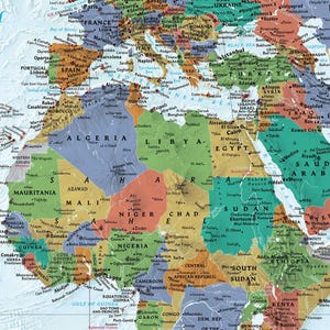 Mapa mundial de viajes: Lienzo con chinchetas y título personalizado (enmarcado o con bastidor). imagen 9