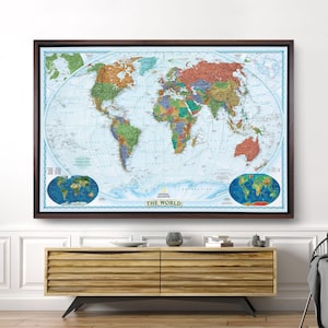 Mapa mundial de viajes: Lienzo con chinchetas y título personalizado (enmarcado o con bastidor).