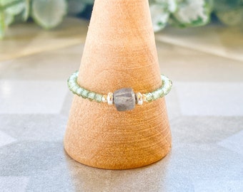 Anillo de cuentas de apatita verde y labradorita, pequeño anillo de piedra gris y verde, anillo apilable boho, anillo de piedra preciosa delicada, joyería de verano, anillo de dedo del pie