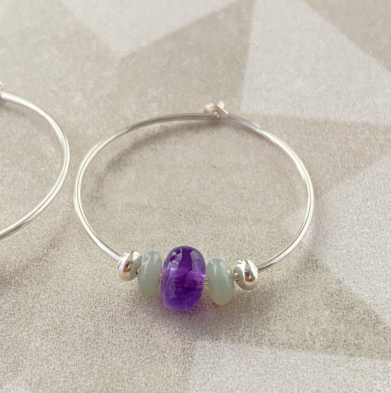 Créole en argent, boucle d'oreille en amazonite, créole de boucle d'oreille légère, cadeaux à moins de 40 dollars, cadeaux pour les amateurs de boucles d'oreilles, boucle d'oreille en perle violette image 1