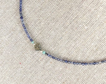 Collar de iolita y labradorita, gargantilla de cuentas de piedras preciosas, pila de cuello, collar de cuentas diminuto de 2 mm, cierre de plata de ley, collar púrpura delicado