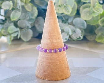 Bague en perle de sugilite délicate, bague ombre violette, bague boho empilable, bague en perles de pierres précieuses, bague en pierre naturelle, bague minimaliste, bijoux d'été