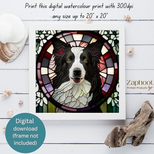 Puede incluir: Una impresión digital de acuarela de un perro border collie blanco y negro en estilo de vitral. El perro está mirando directamente al espectador con una expresión feliz. El diseño de vitral presenta un marco circular con colores rojo, rosa, morado y verde.