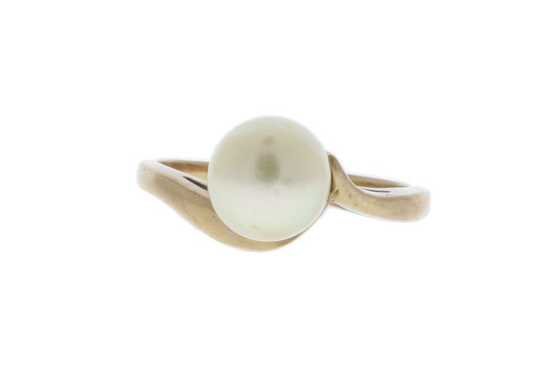 Ladies Yellow Gold Pearl Ring