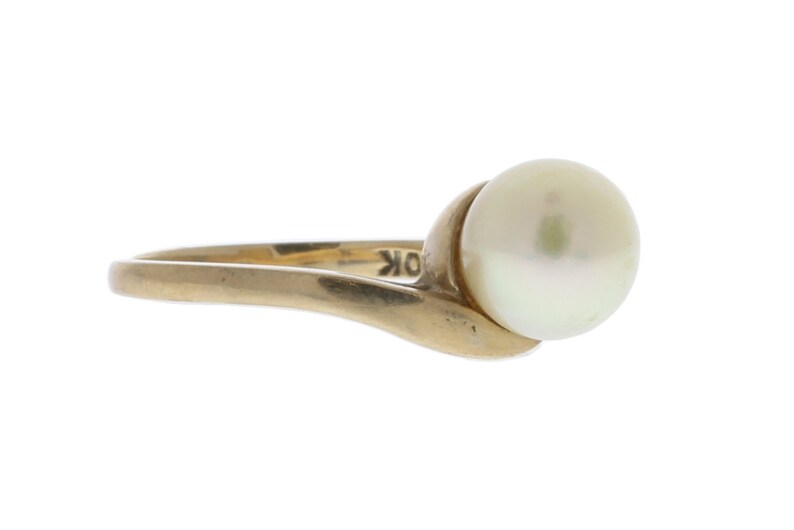 Ladies Yellow Gold Pearl Ring
