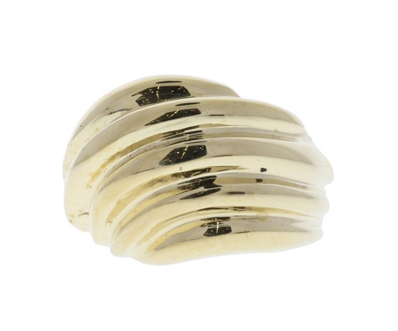 Scallop design gold ring