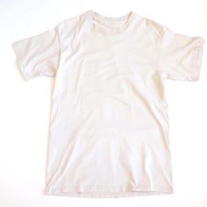vintage FADED gray/beige soft short sleeve 1990s fitted vintage plain classic crewneck t shirt no logo style -- size small image 1