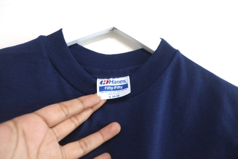t-shirt vintage des années 90 bleu marine des années 80 des années 90 t-shirt uni classique sans logo petite taille image 2
