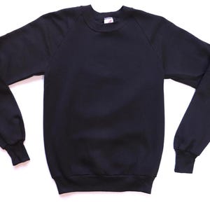 vintage BLANCO effen, printloze zachte RAGLAN-sweater met ronde hals ZWARTE sweater -- maat Small vermeld -- Gratis verzending in de V.S.