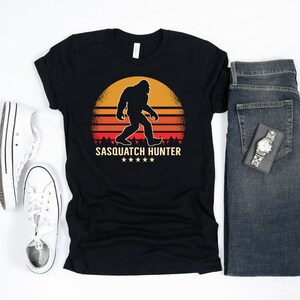 Squatch Shirt, Squatch Hunter T-Shirt, Hunting Sasquatch Gift