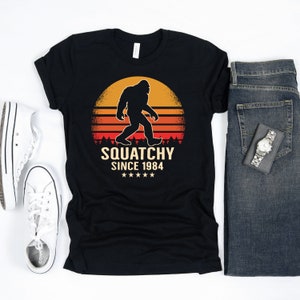 Bigfoot 35 Years Birthday gift, Born 1984 Sasquatch Yeti T-Shirt, Anniversary Bigfoot