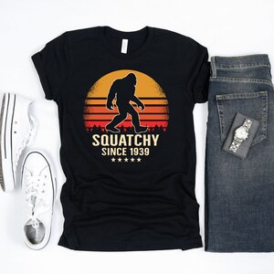 Bigfoot 80 Years Birthday gift, Born 1939 Sasquatch Yeti T-Shirt, Anniversary Bigfoot