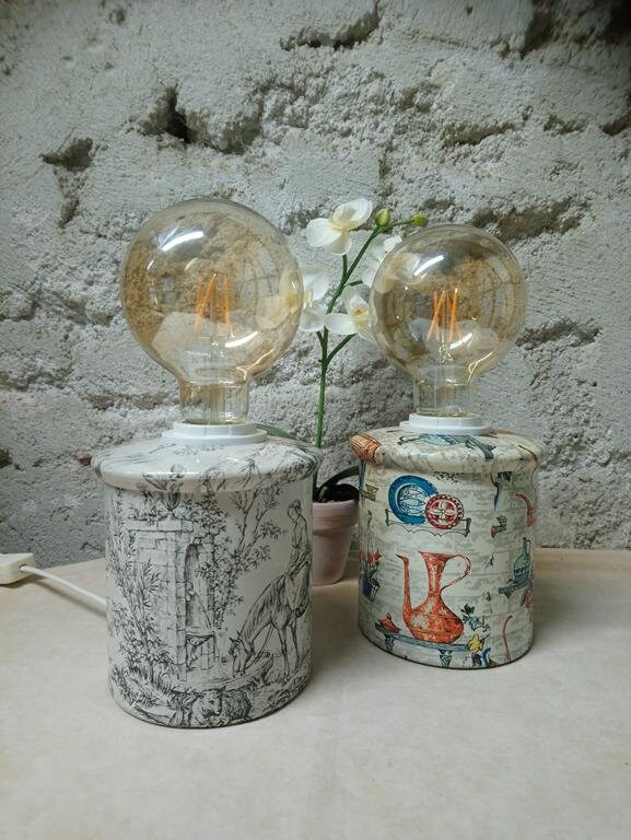 Lot de 2 Lampes Déco Récup' Upcycling à Décor Vintage.