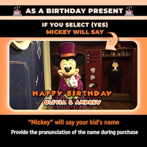Puede incluir: Imagen promocional con Mickey Mouse vestido de morado y rosa. El texto dice "HAPPY BIRTHDAY OLIVIA & ANDREW" y "Mickey dir&aacute; el nombre de tu hijo." El fondo es naranja y negro.